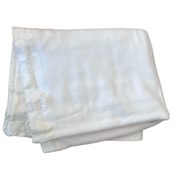 Vintage North Star Woolen Mill Co Baby Satin Trim Blanket Cream 37x 60 Lace